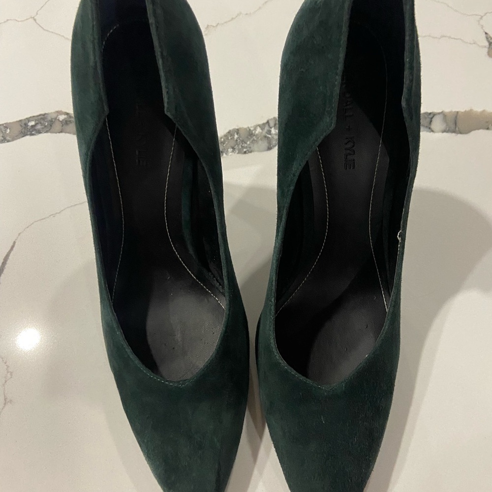Kendall + Kylie Green Pumps Size 9